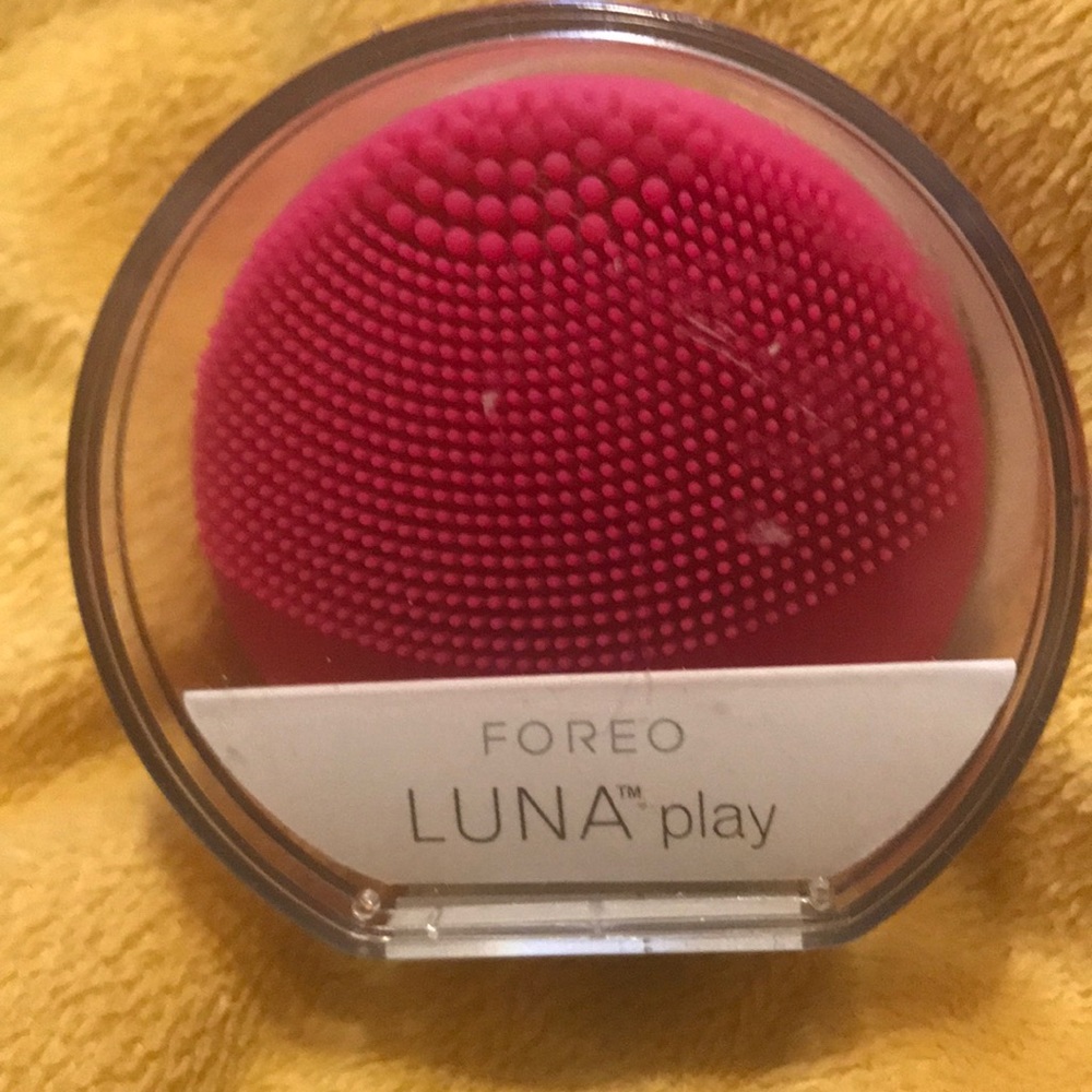 New MINI Foreo Luna Play sonic facial cleaner.